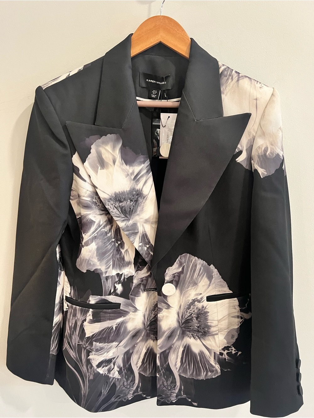 Karen Millen Black and White Floral Satin-Trim Blazer - Picture 2 of 6